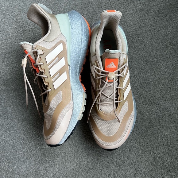 Gold Adidas Ultraboost 22 COLD.RDY 2.0 Running Shoes - Size 8 - Picture 10 of 12